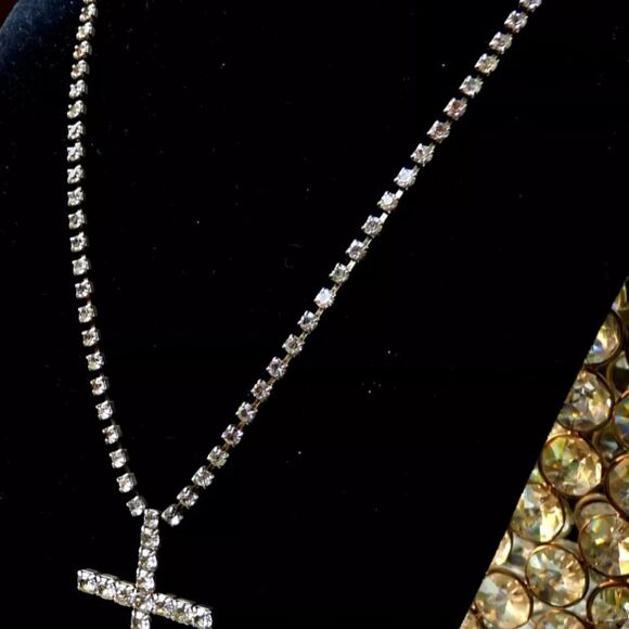 STUNNING AUTHENTIC VINTAGE PRONG SET DIAMANTE RHINESTONE CROSS PENDANT NECKLACE - Picture 7 of 11